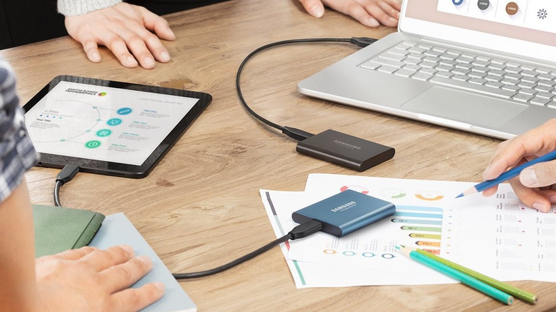 SSD Portátil Samsung de 500GB | $98 | AmazonSSD Portátil Samsung de 1TB | $178 | AmazonFoto: Amazon